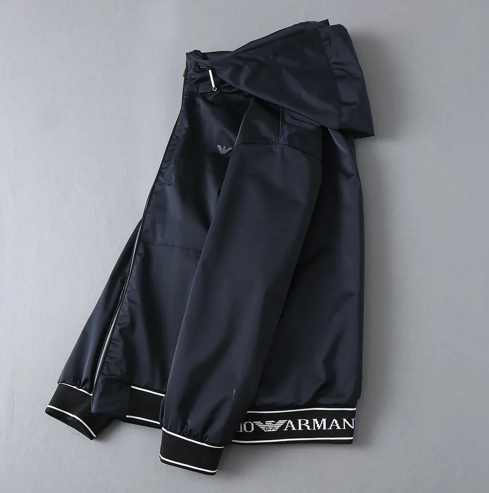 Armani official website Same Style, complete with three labels, on sale in advance. 2026 Autumn and Winter New Arrival men's jacket, Original with complete three labels, Premium version. Custom-made fabrics at the counter. Breathable, high comfort, impeccable details, brand element design concept, reflecting high quality. It feels delicate and soft, presents a casual cut, and has a great upper body shape. Sizes: M～3XL,